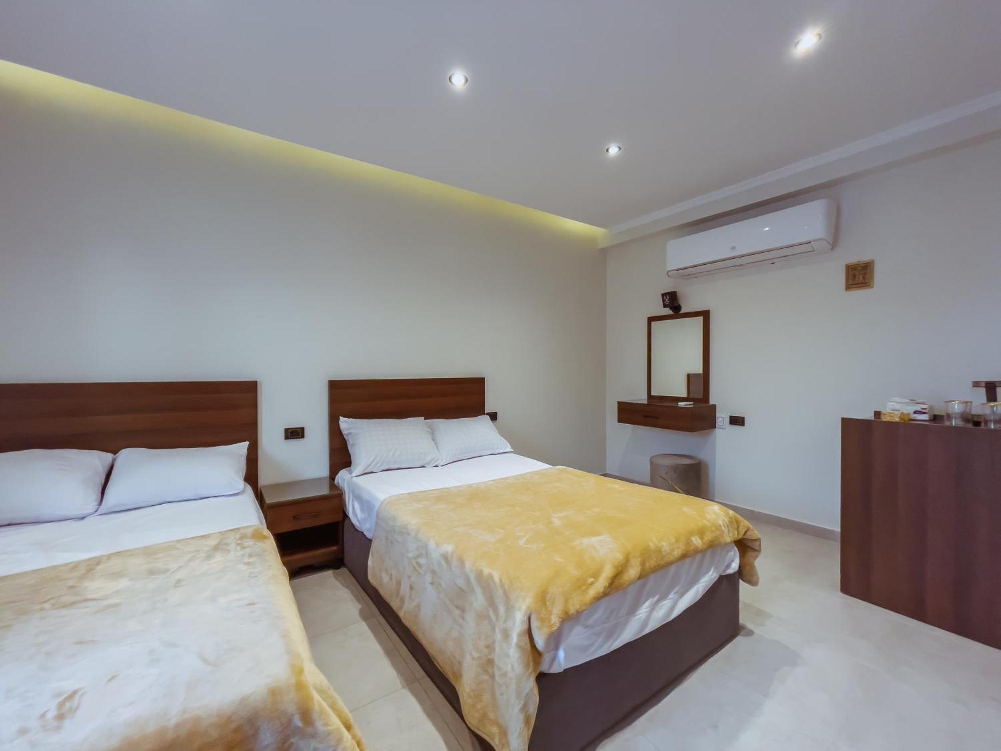 King Khufu Pyramids View Hotel Kafret el-Gabal Room photo
