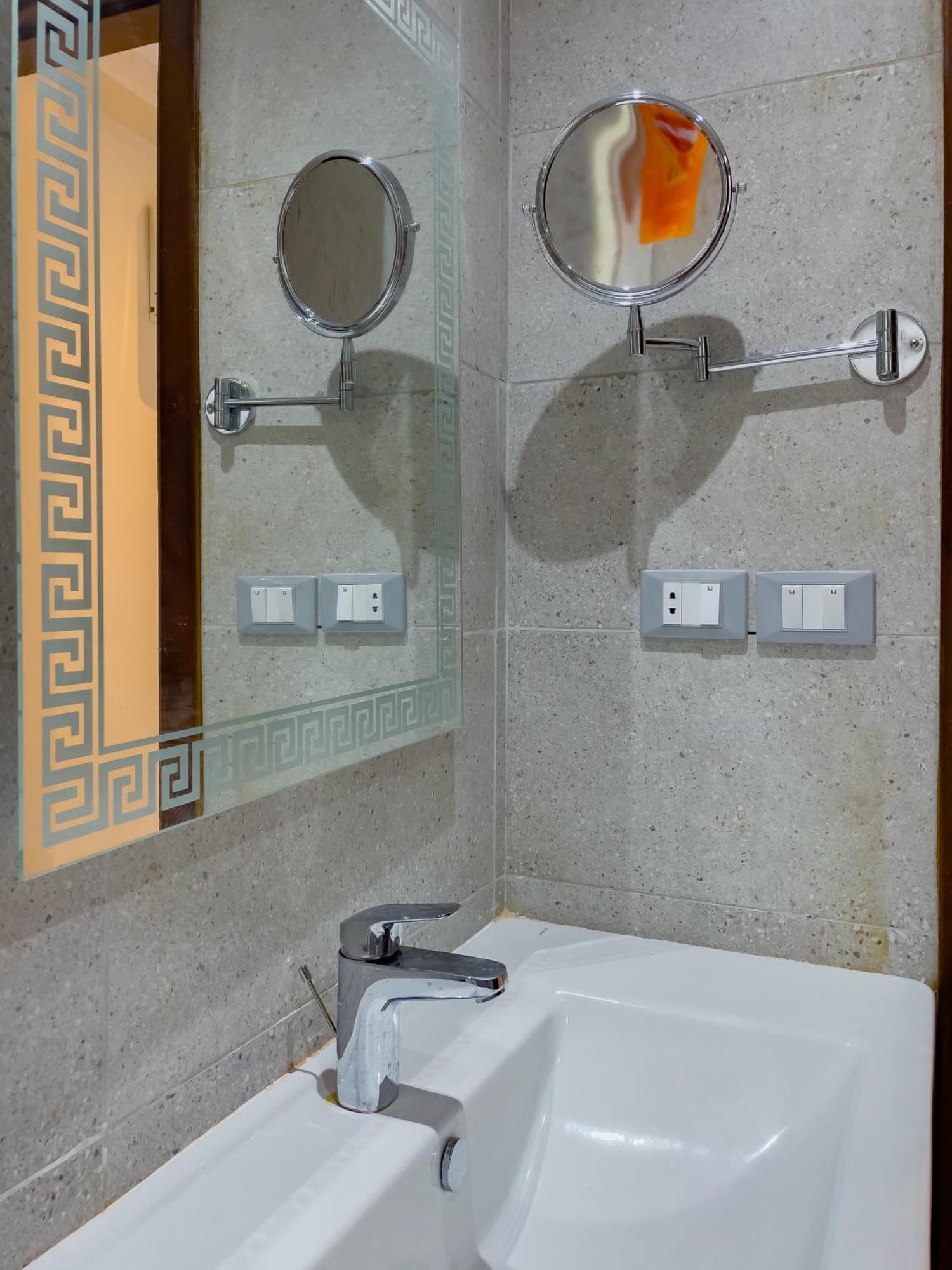 King Khufu Pyramids View Hotel Kafret el-Gabal Room photo